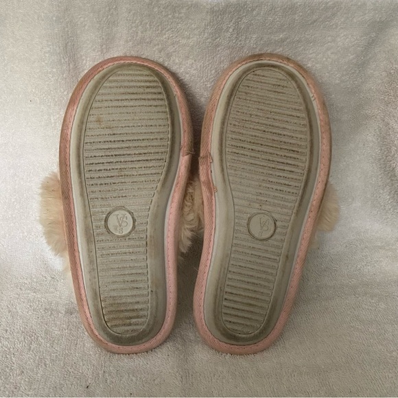 Victoria’s Secret’s Slippers Shoes Size Small Women’s Pink Slip On Fuzzy - Picture 4 of 7